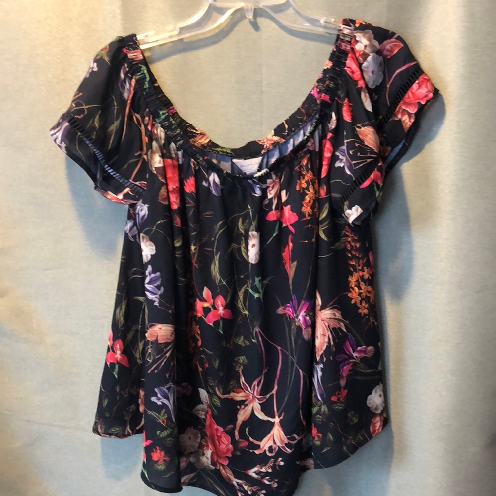 Belle &Sky silky top